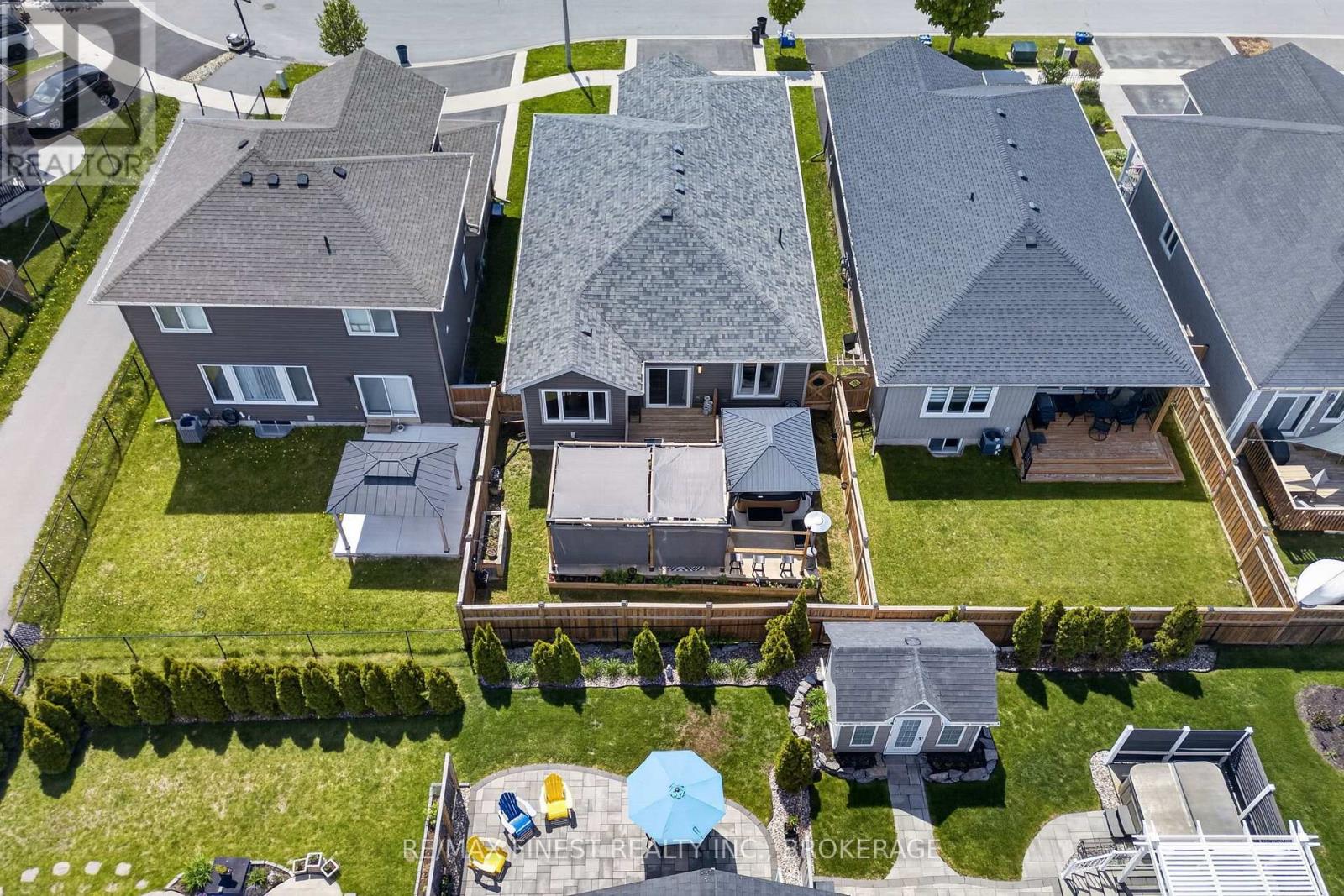 119 CHAMPAGNE CRESCENT - 26