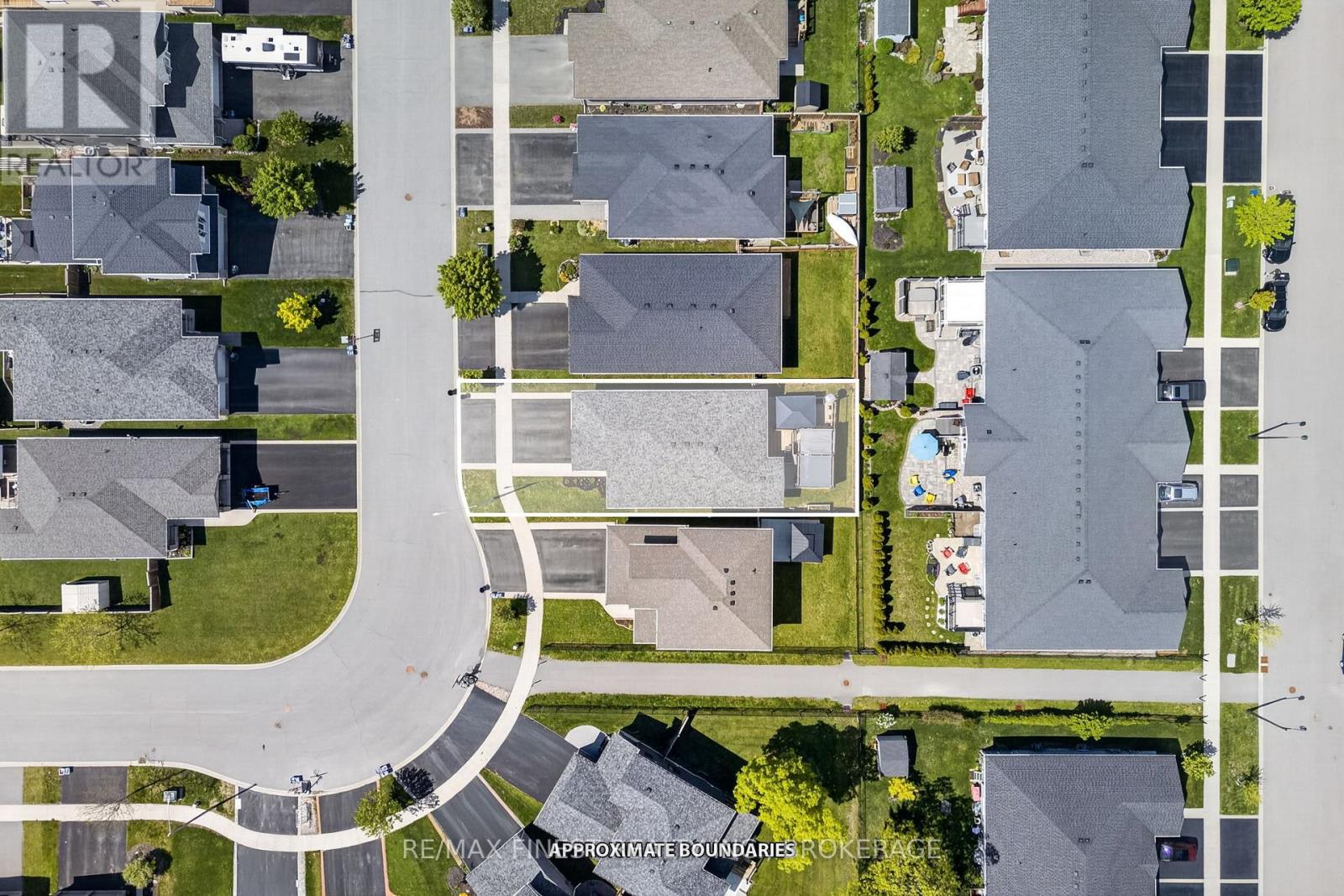 119 CHAMPAGNE CRESCENT - 29