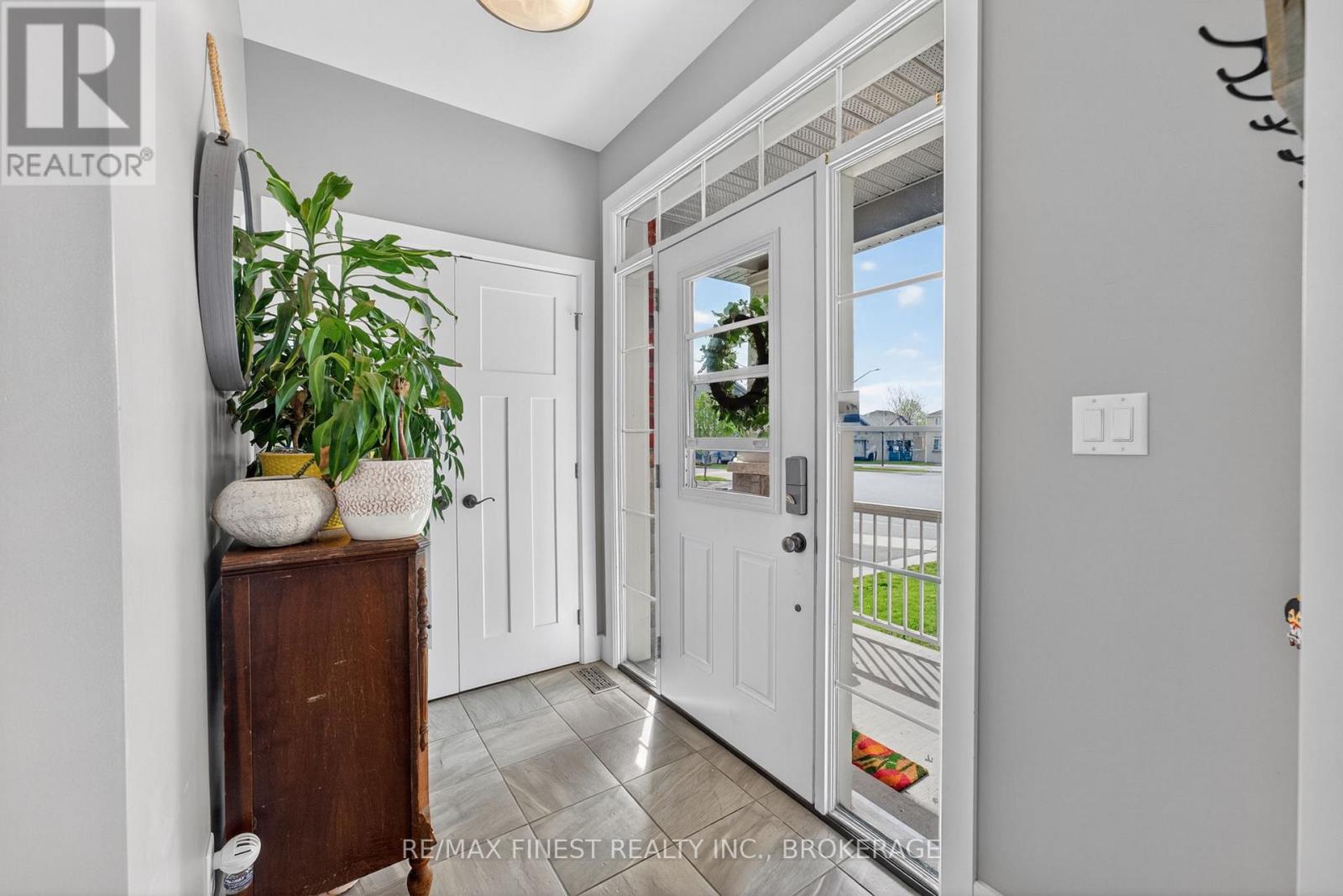 119 CHAMPAGNE CRESCENT - 4