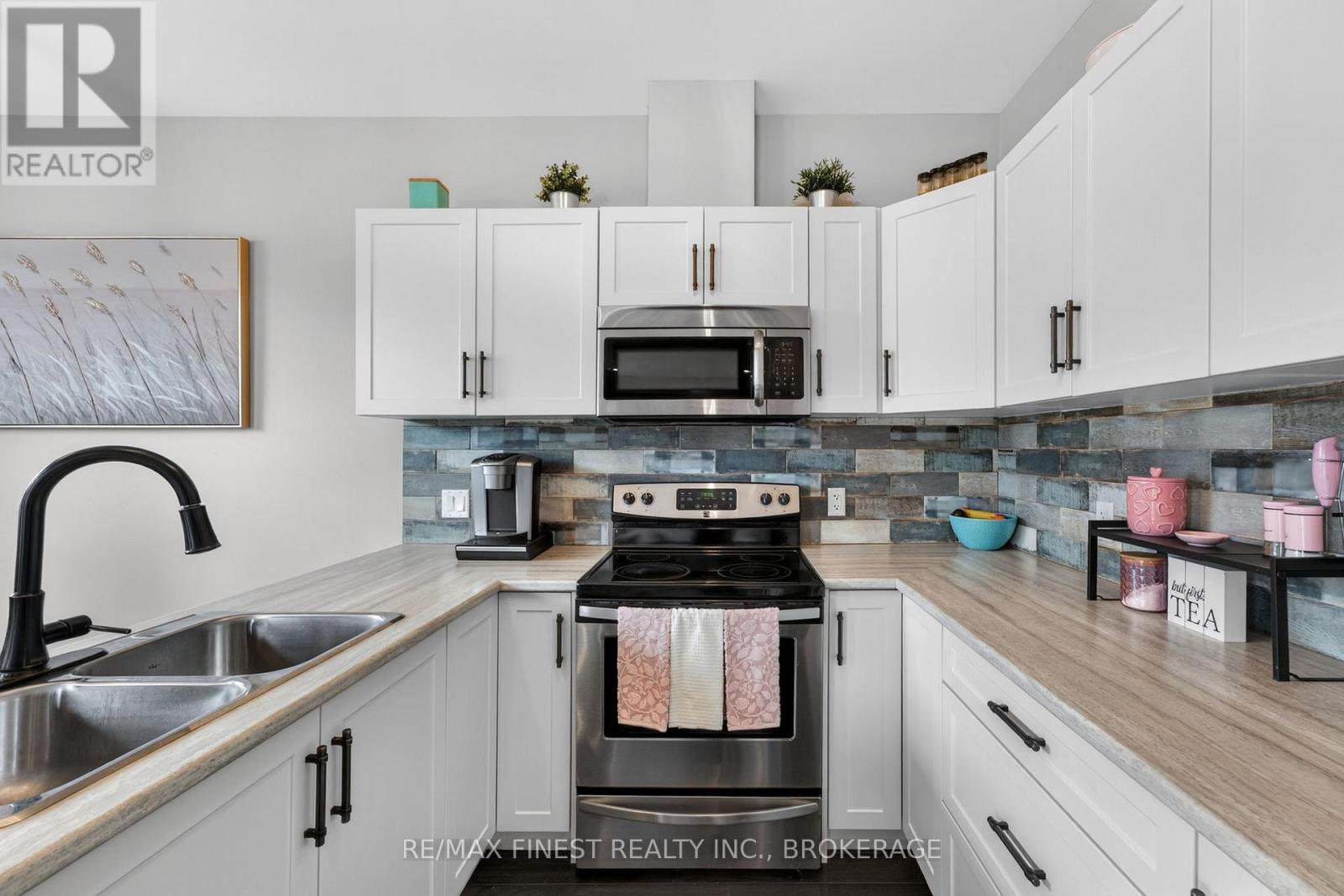119 CHAMPAGNE CRESCENT - 8