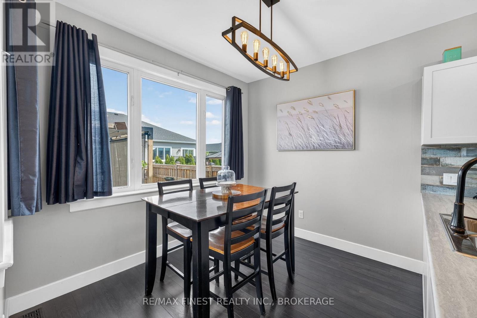 119 CHAMPAGNE CRESCENT - 9