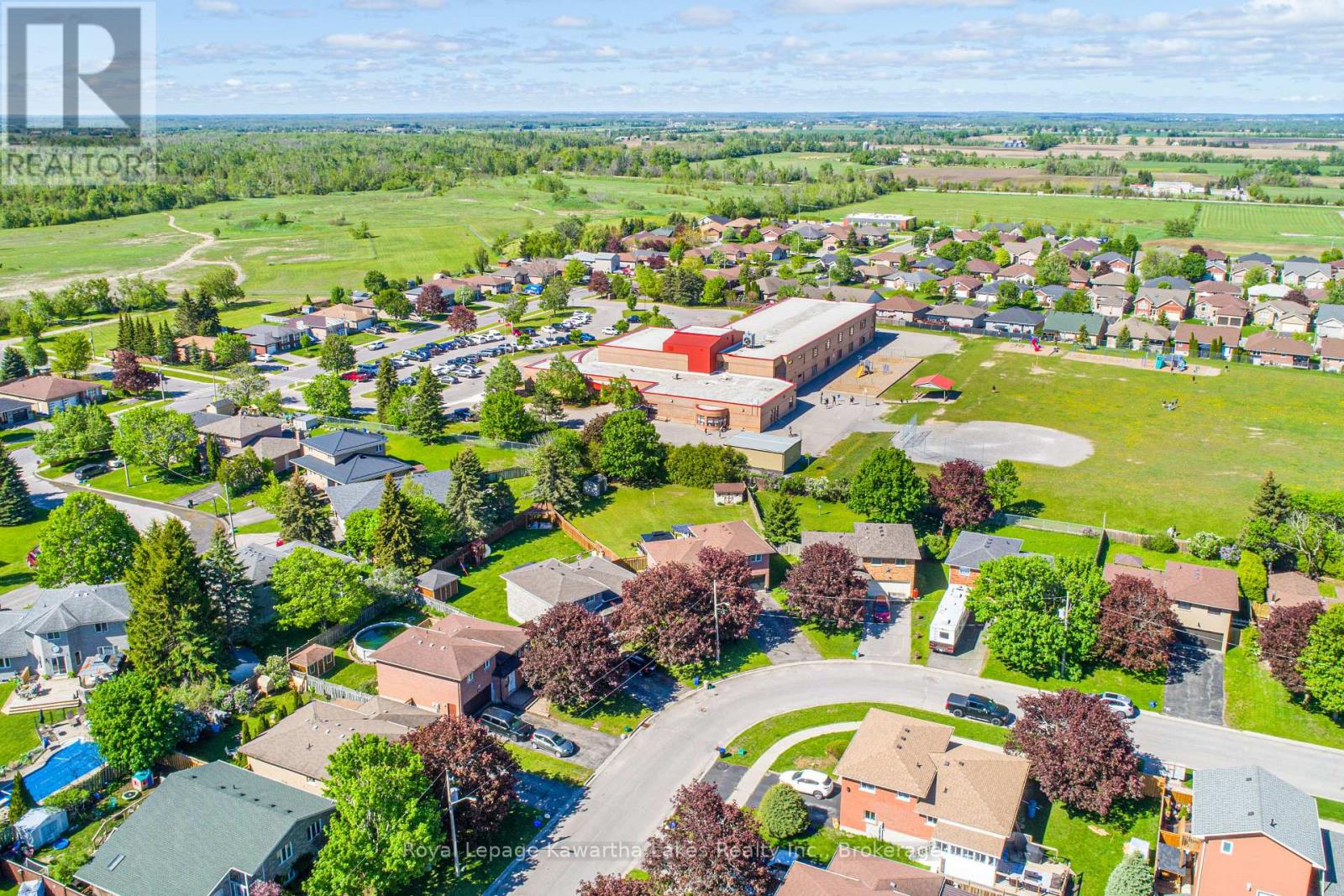 46 MADILL CRESCENT - 4