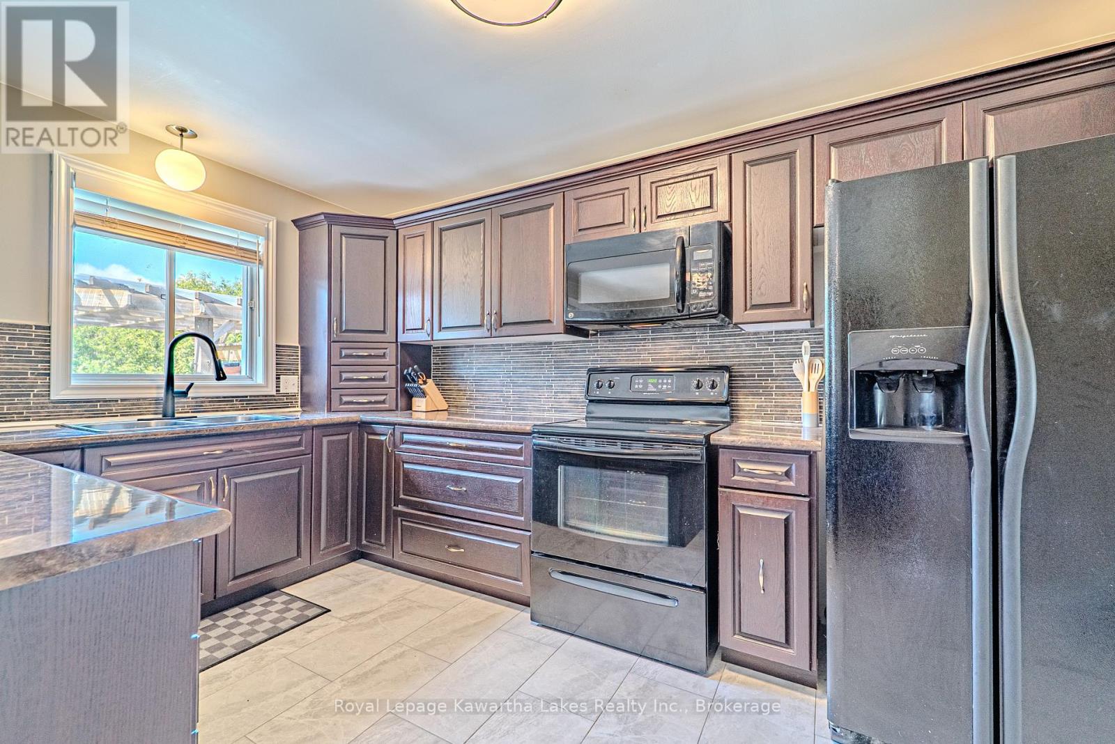 46 MADILL CRESCENT - 41