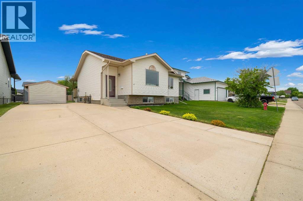 91 Hunt Crescent NE - photo 2