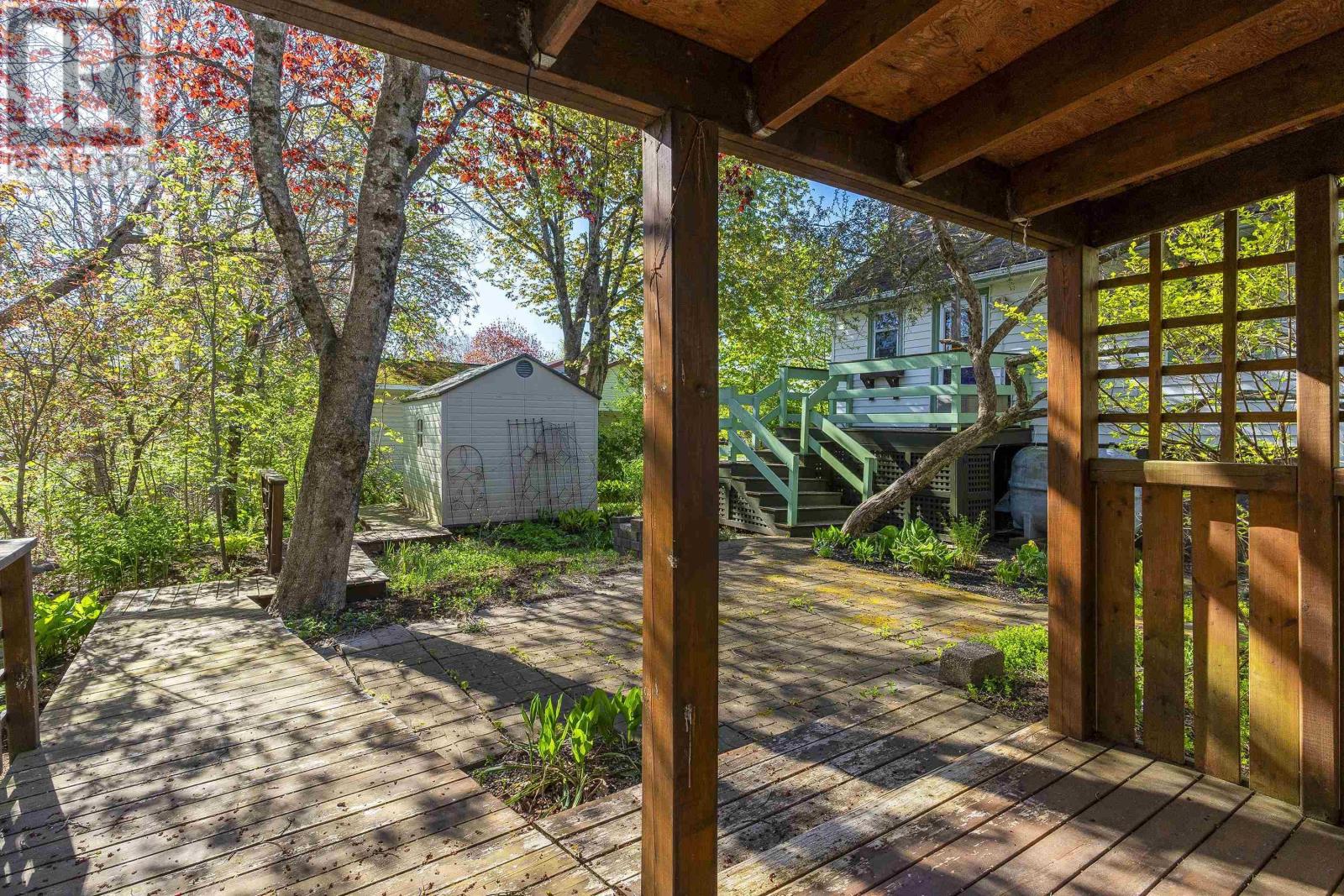 11 Maple Grove Avenue - 30