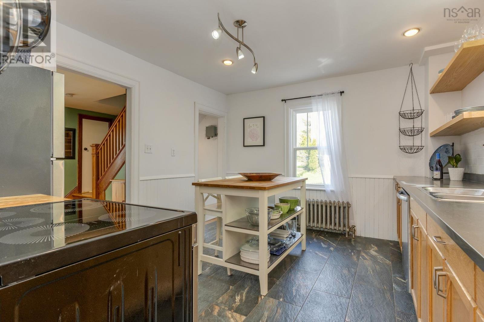 Property 27 of 45 of 19 Tophill Road