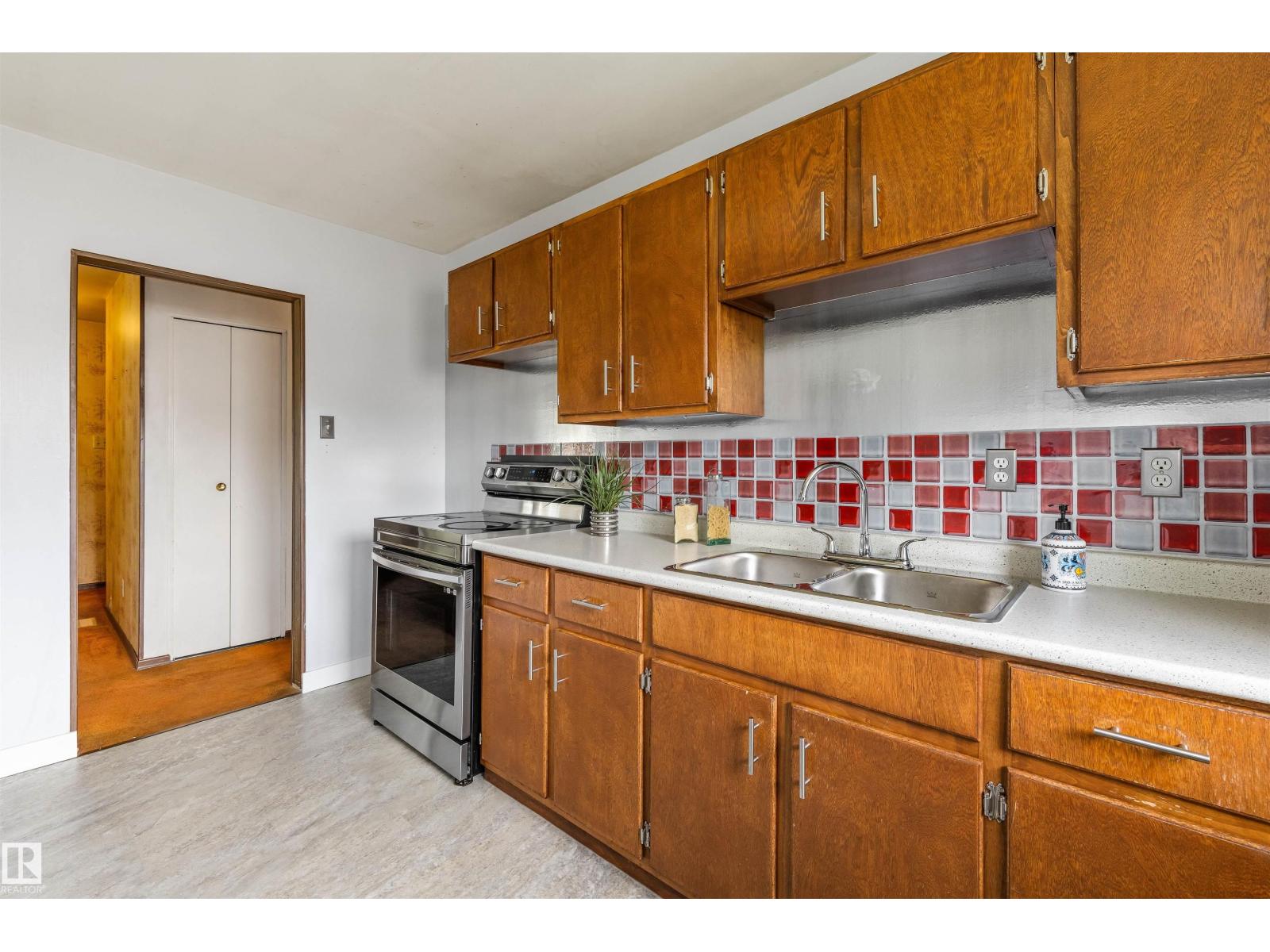 18 SUNNYSIDE CR - 15