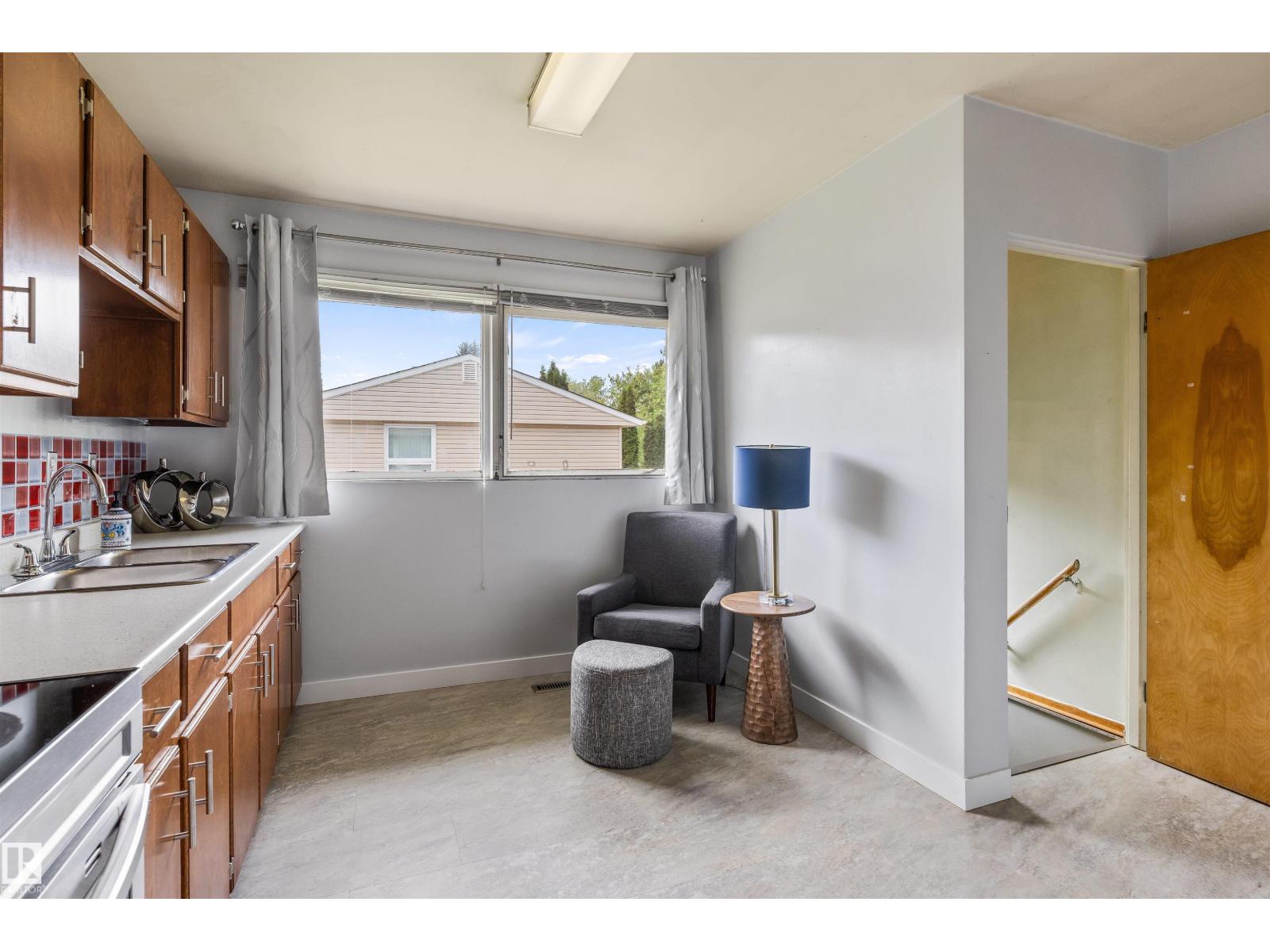 18 SUNNYSIDE CR - 13