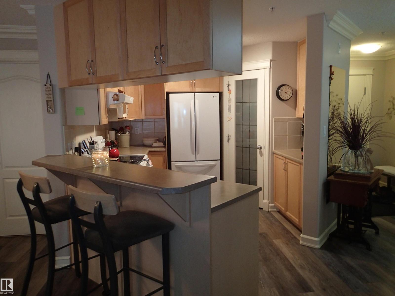 #206 10208 120 ST NW - 10