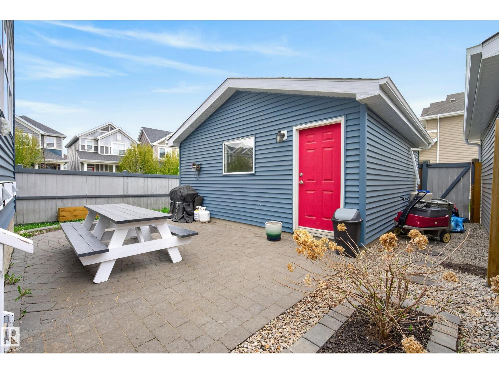 8416 23 AV SW - 48