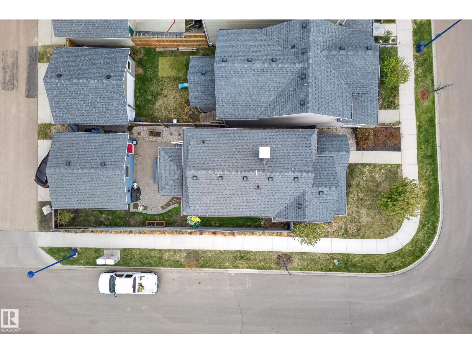 8416 23 AV SW - 52