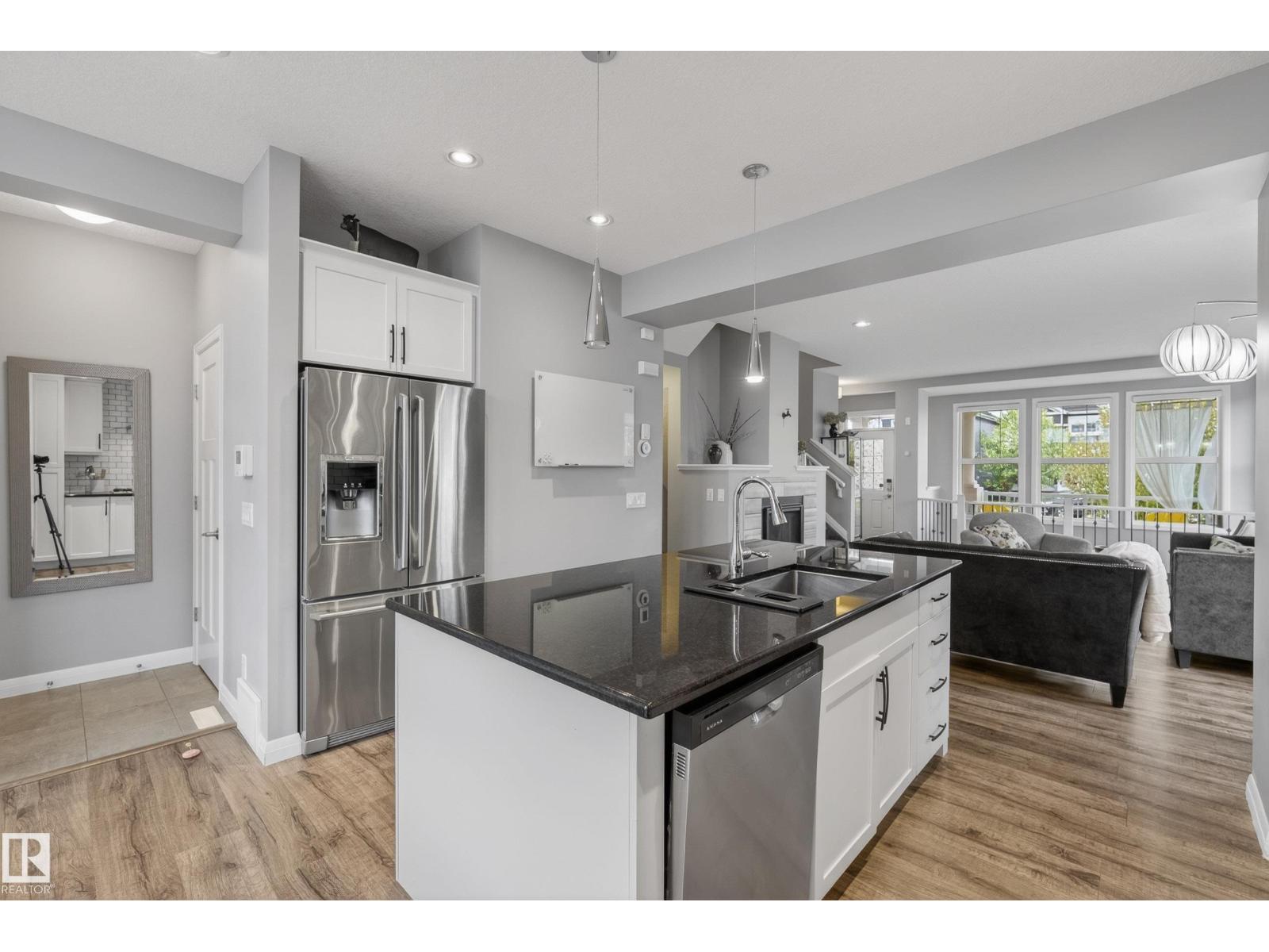 8416 23 AV SW - 18
