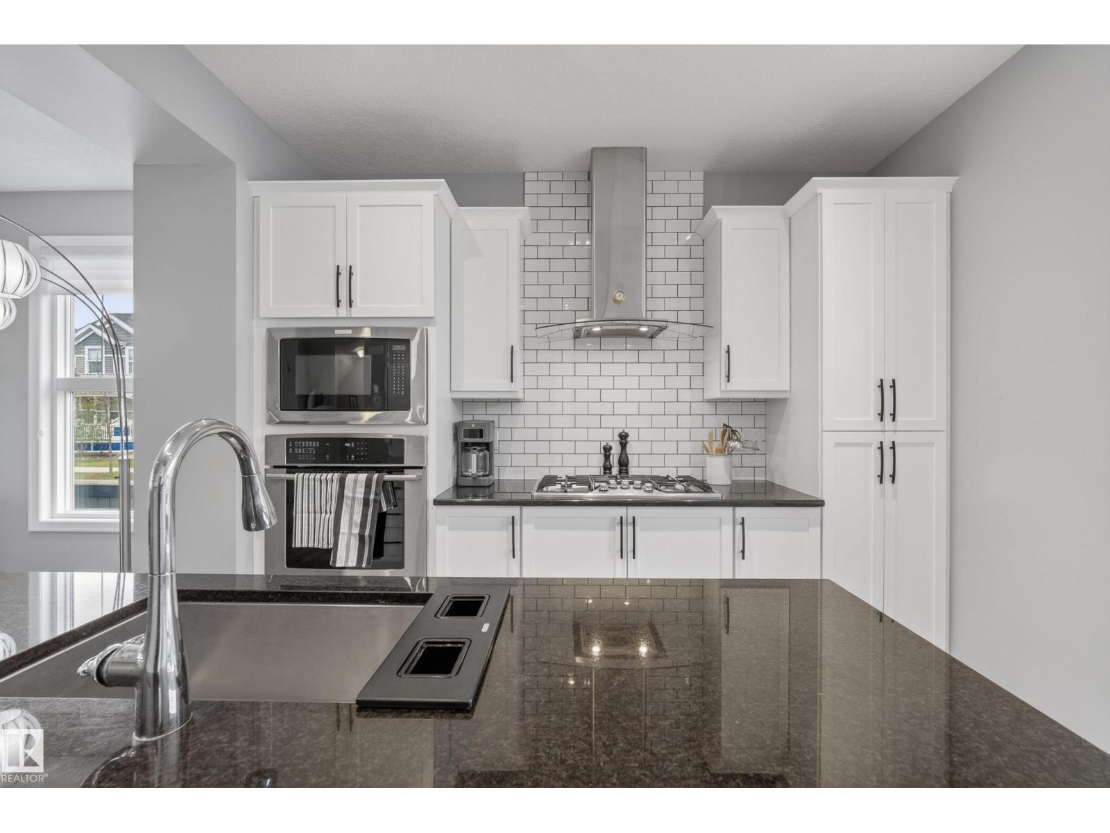 8416 23 AV SW - 20