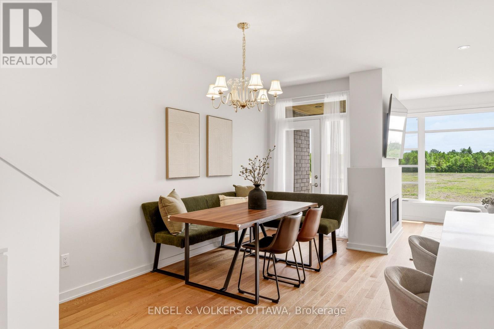 256 SHUTTLEWORTH DRIVE - 16