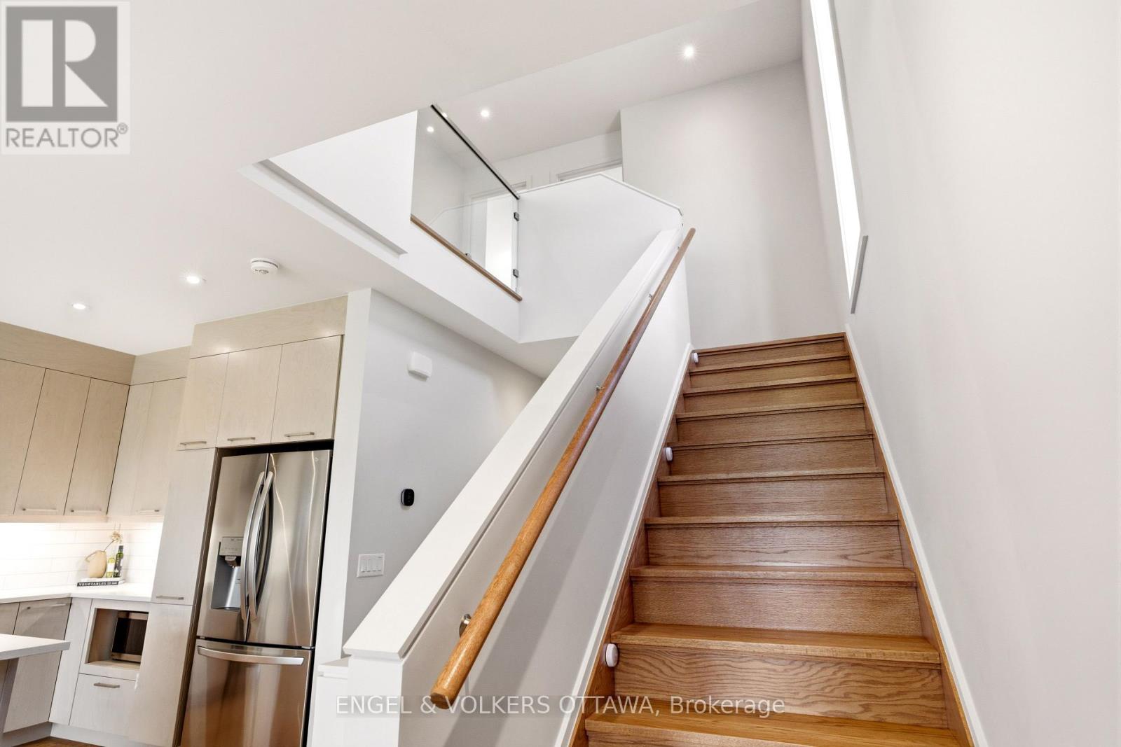 256 SHUTTLEWORTH DRIVE - 20