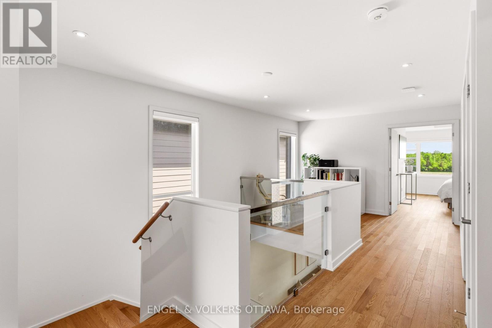 256 SHUTTLEWORTH DRIVE - 21
