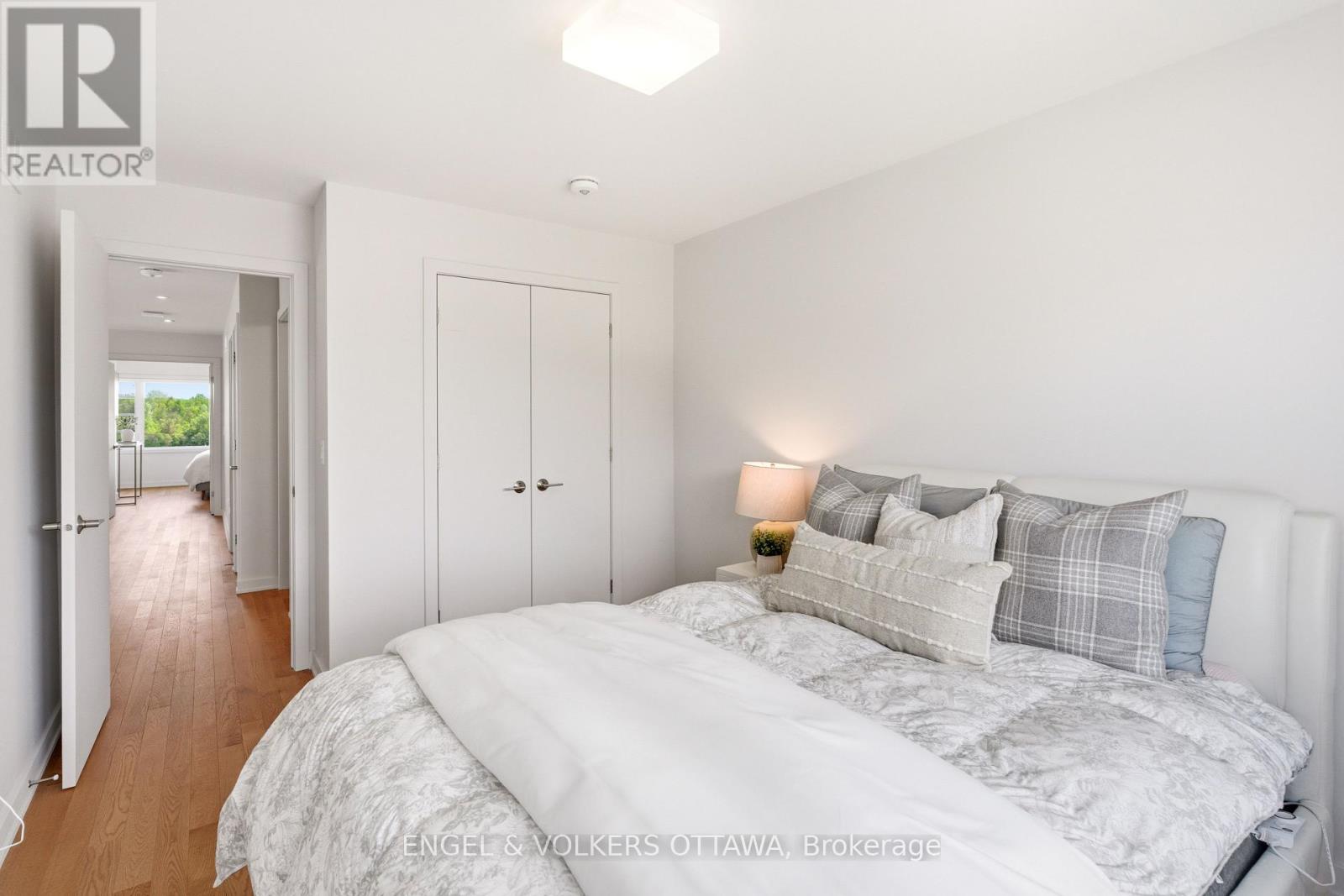 256 SHUTTLEWORTH DRIVE - 31