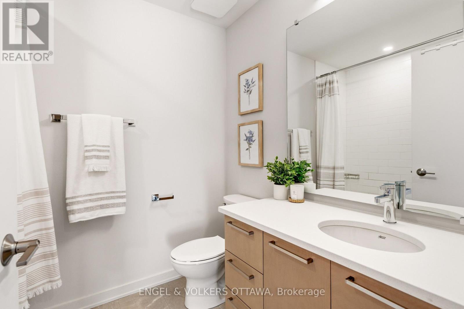 256 SHUTTLEWORTH DRIVE - 34