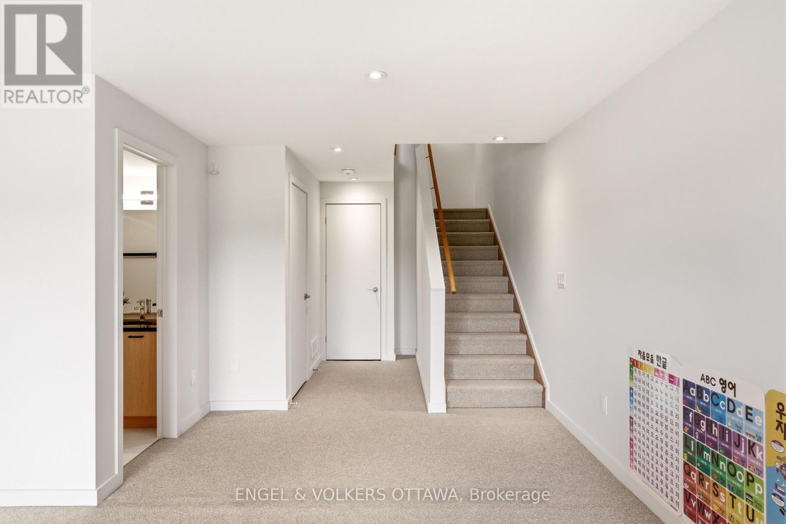 256 SHUTTLEWORTH DRIVE - 37