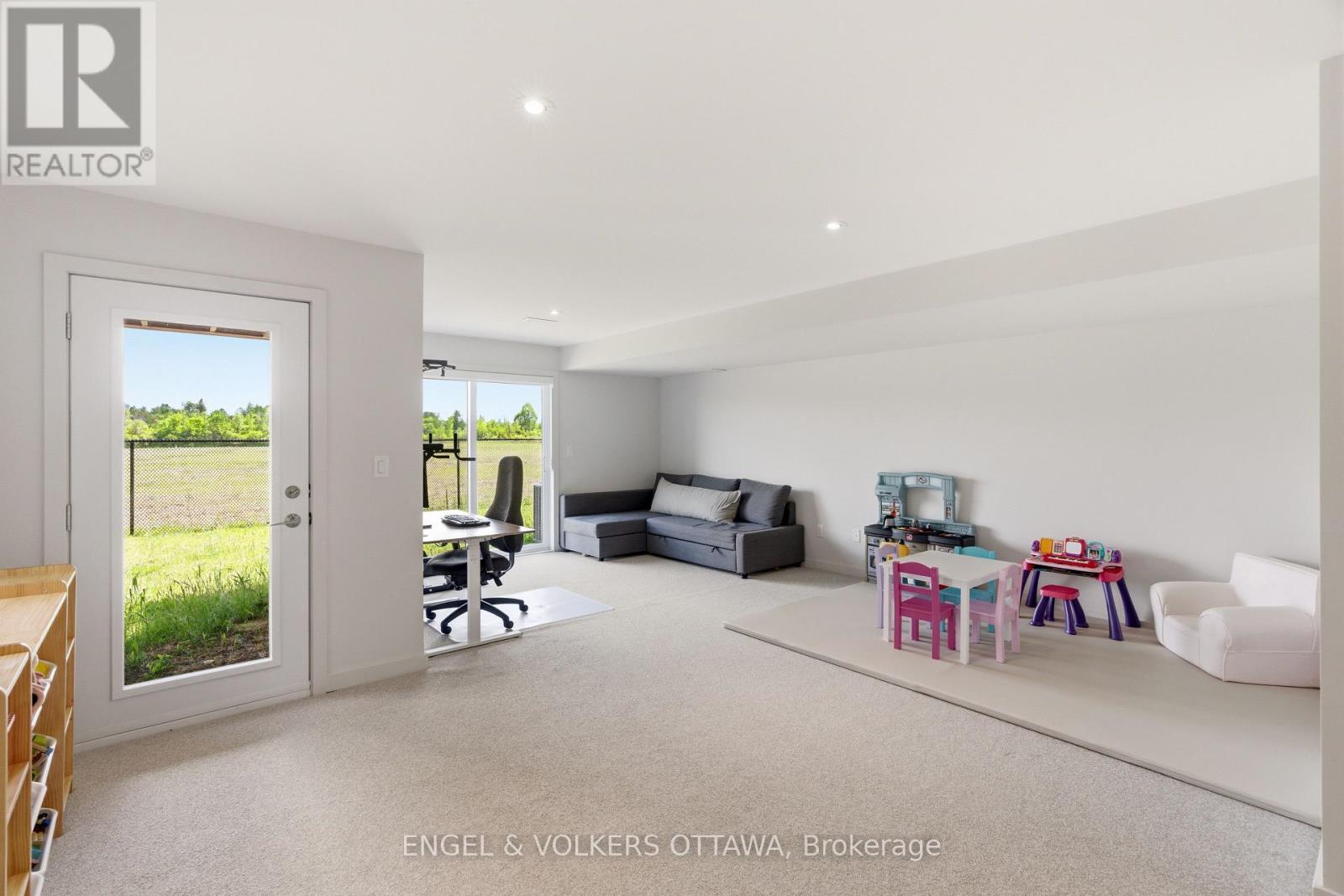 256 SHUTTLEWORTH DRIVE - 39