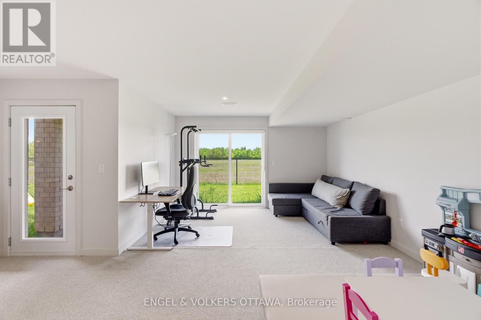 256 SHUTTLEWORTH DRIVE - 40