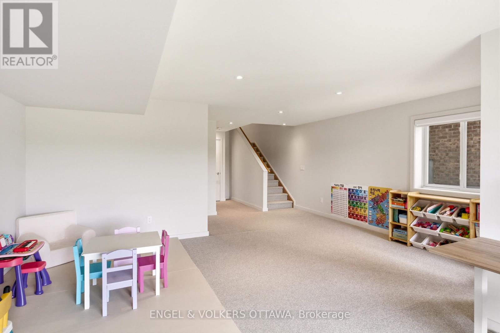 256 SHUTTLEWORTH DRIVE - 41