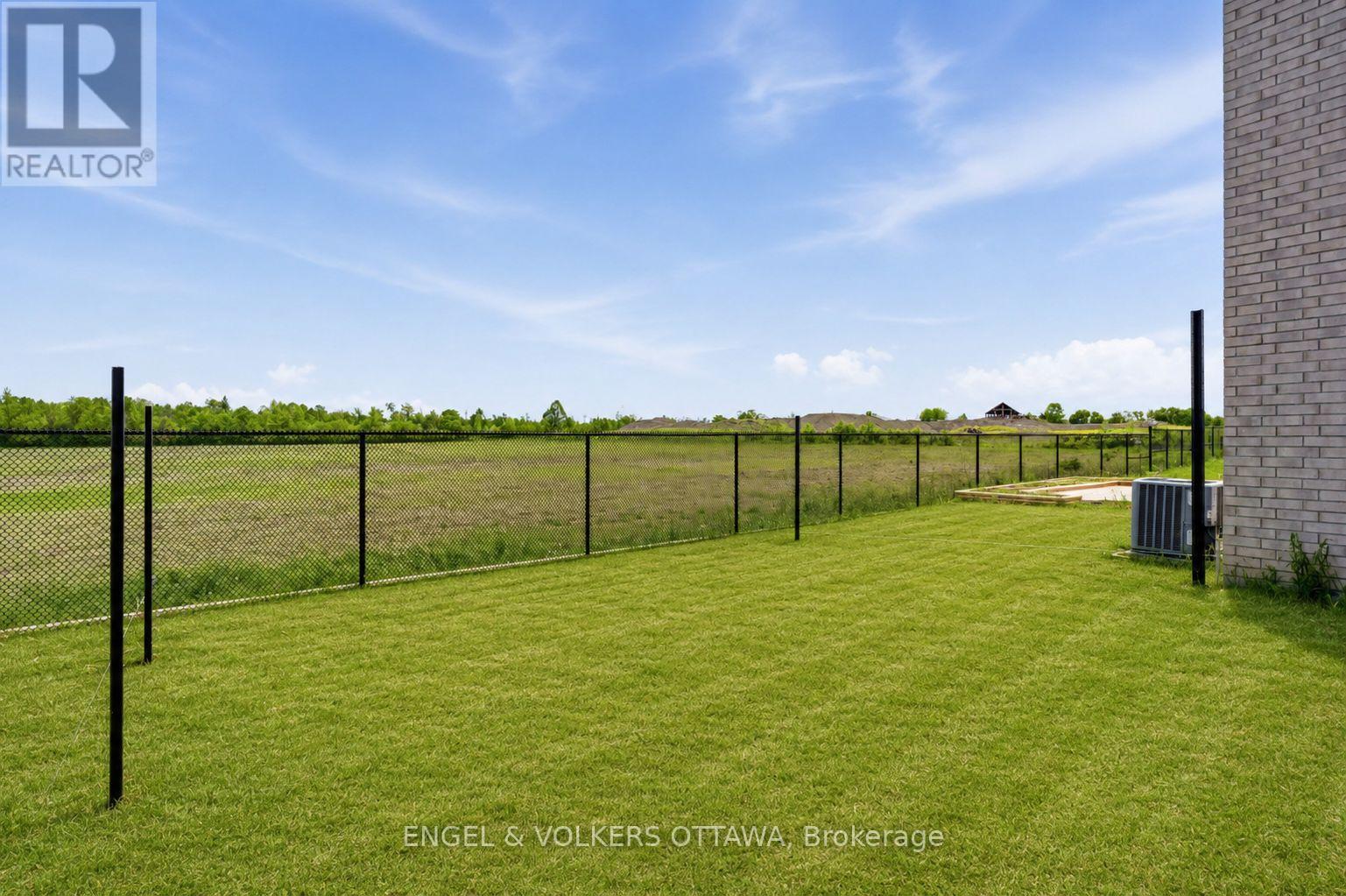256 SHUTTLEWORTH DRIVE - 43