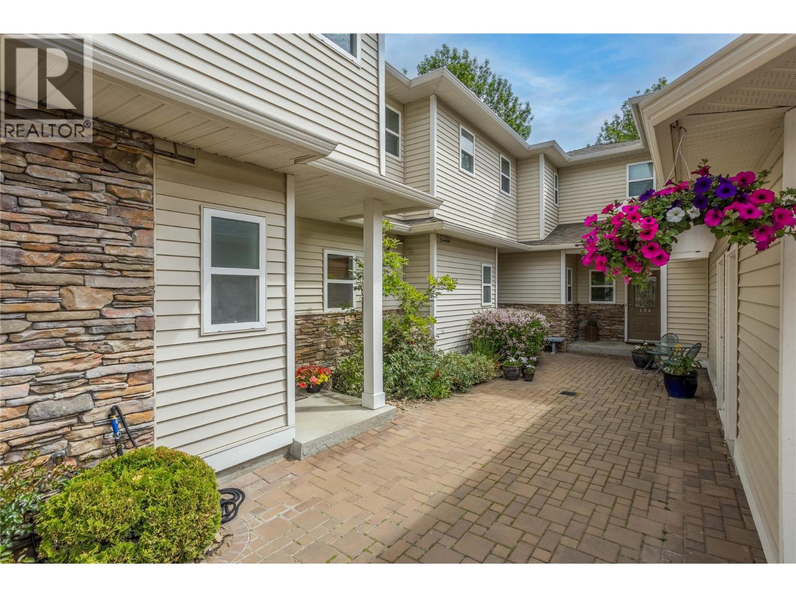104 4049 Lakeshore Road, Kelowna