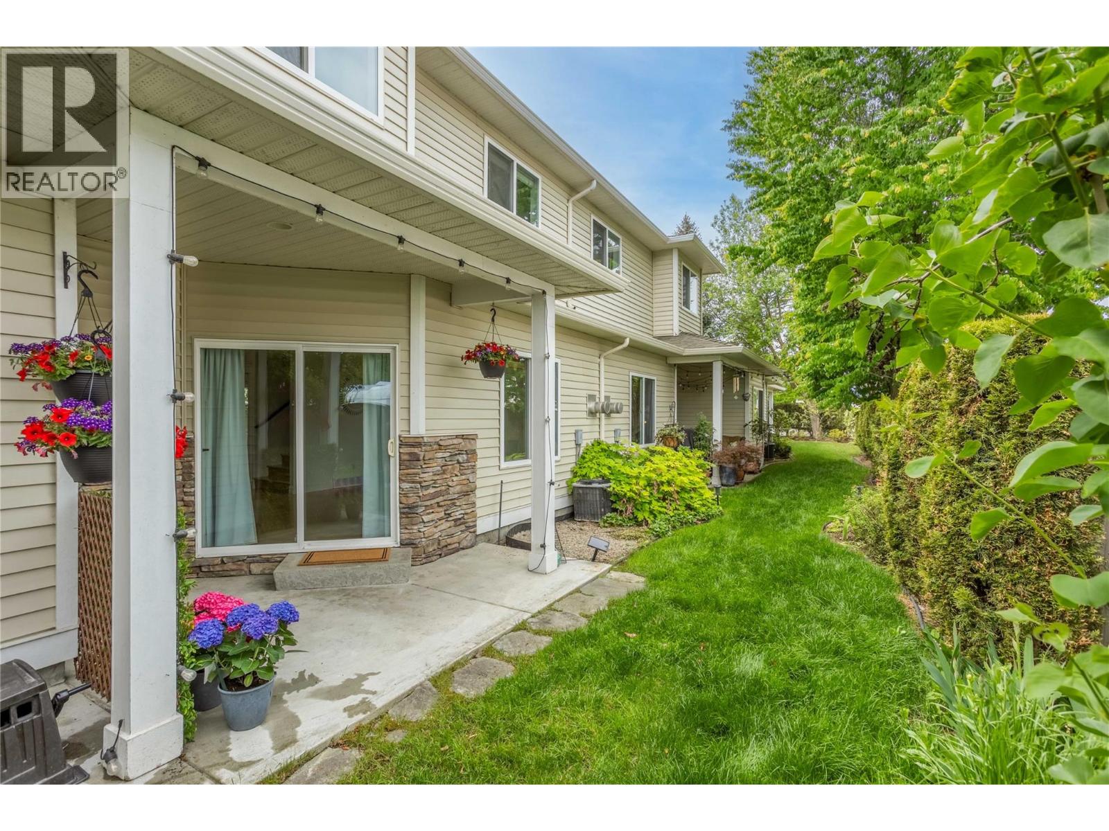 104 4049 Lakeshore Road, Kelowna