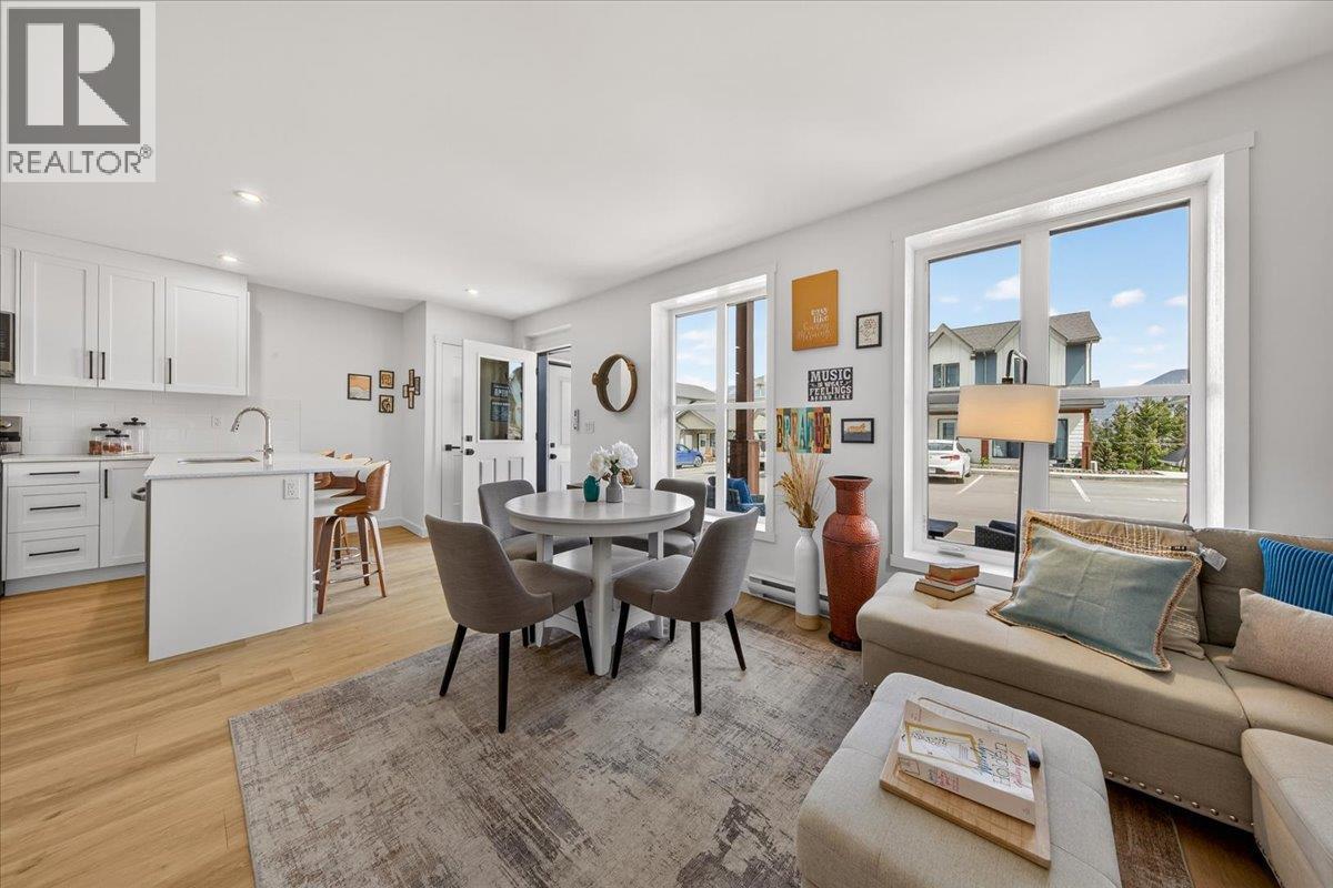 #46 2098 Pine Tree Way - Image 3