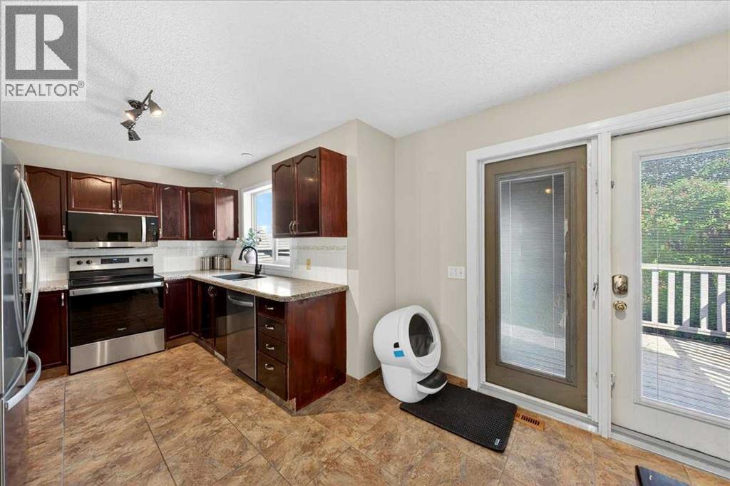166 Mt Lorette Close SE - 13