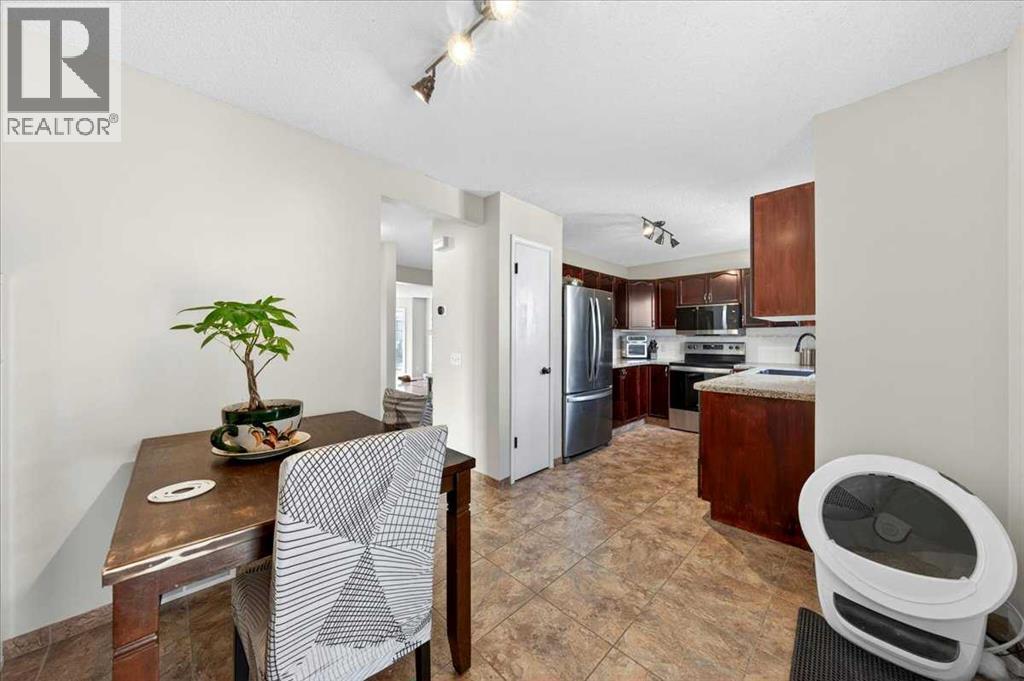 166 Mt Lorette Close SE - 14