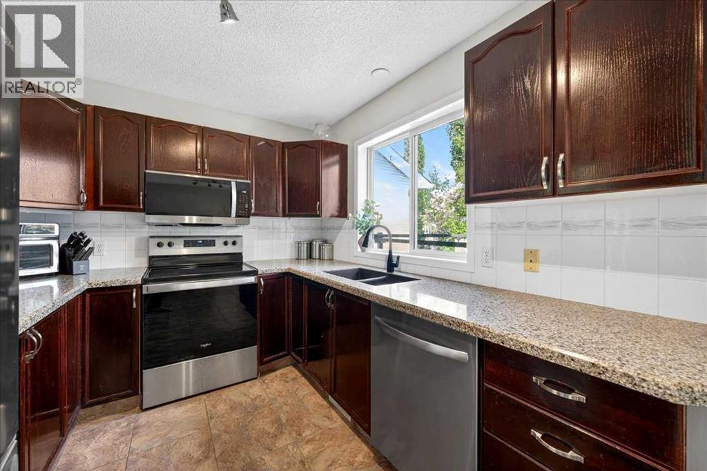 166 Mt Lorette Close SE - 16