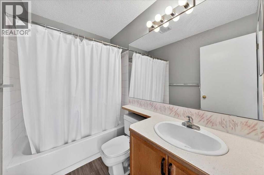 166 Mt Lorette Close SE - 19