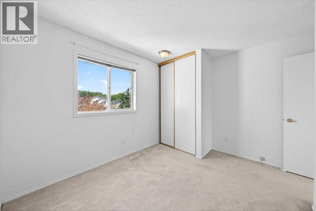 166 Mt Lorette Close SE - 23
