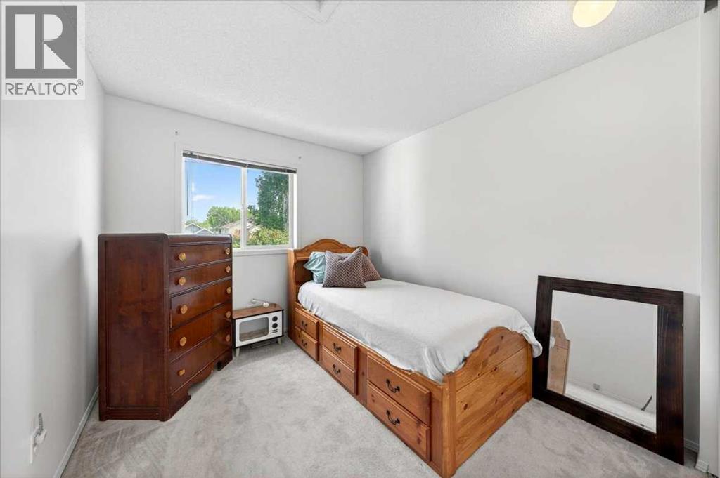 166 Mt Lorette Close SE - 24