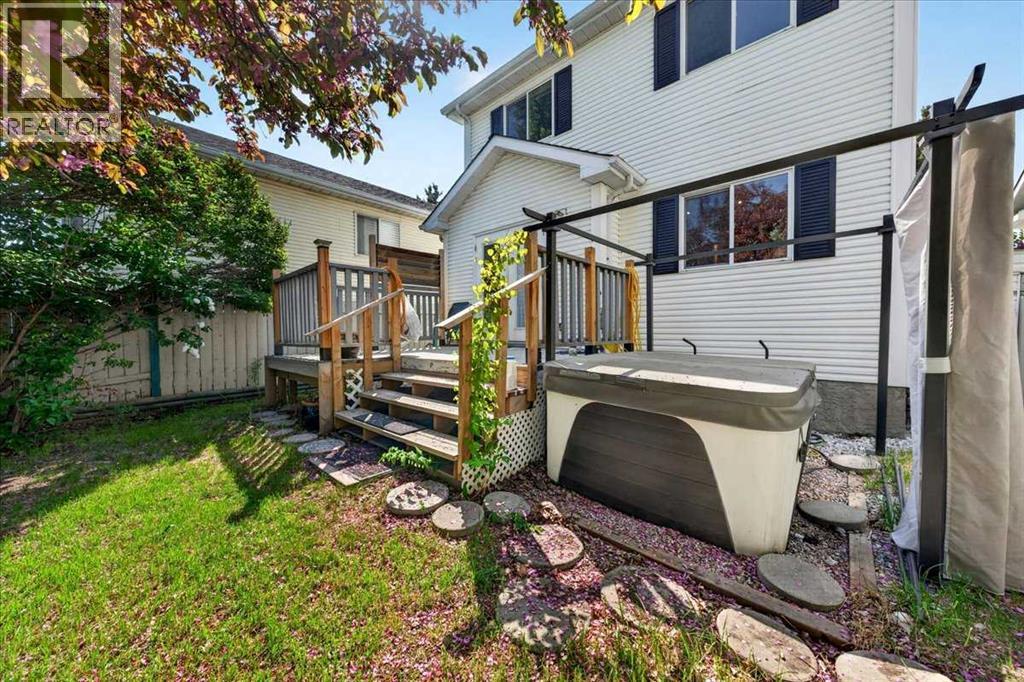 166 Mt Lorette Close SE - 26