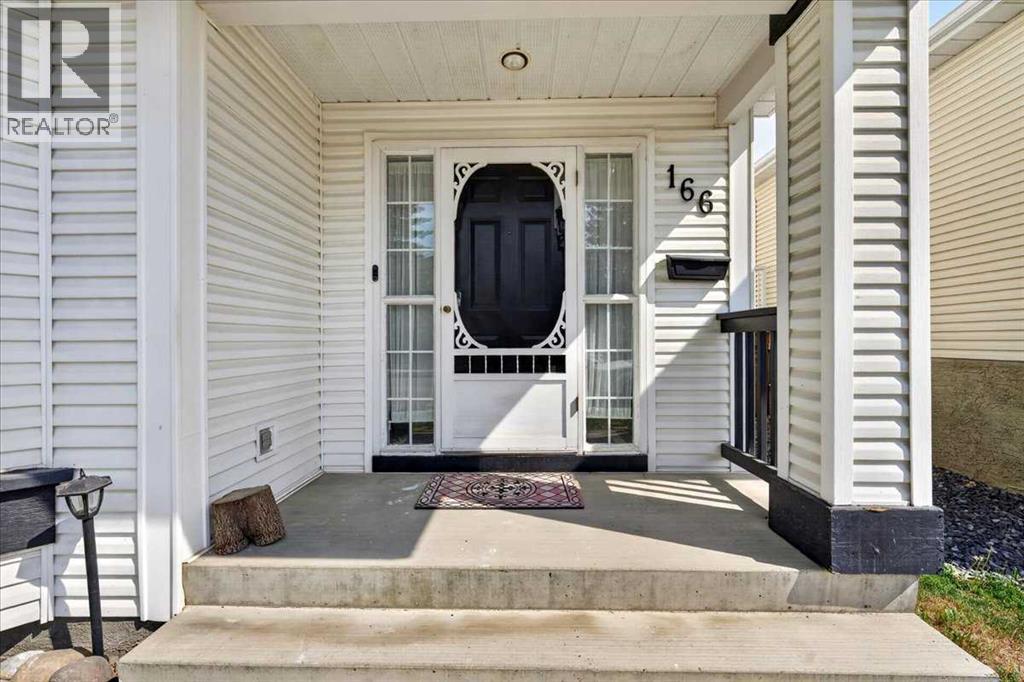 166 Mt Lorette Close SE - 5