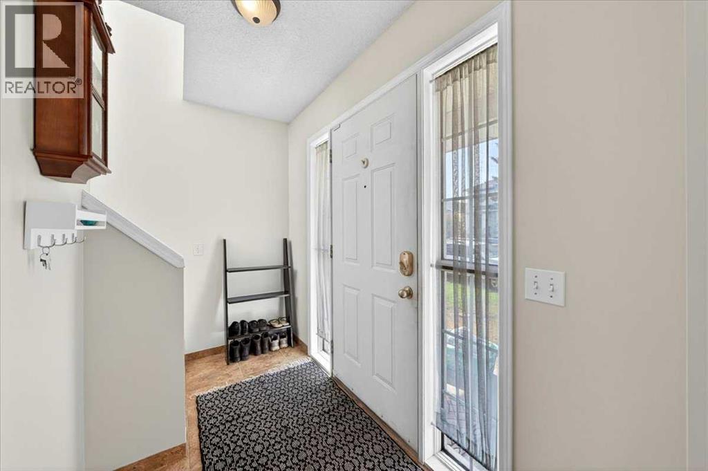 166 Mt Lorette Close SE - 6