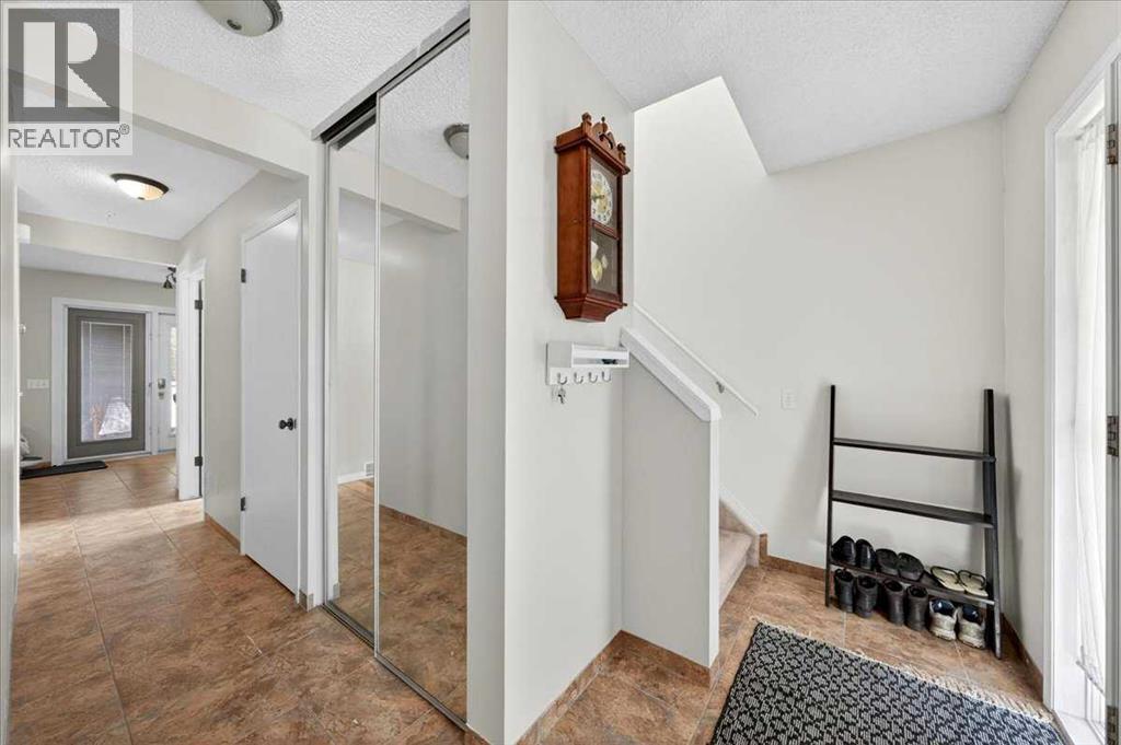 166 Mt Lorette Close SE - 7
