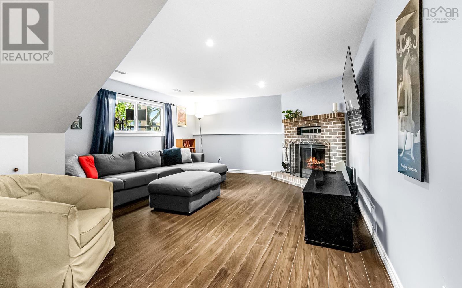 Property 32 of 35 of 73 Wexford Road