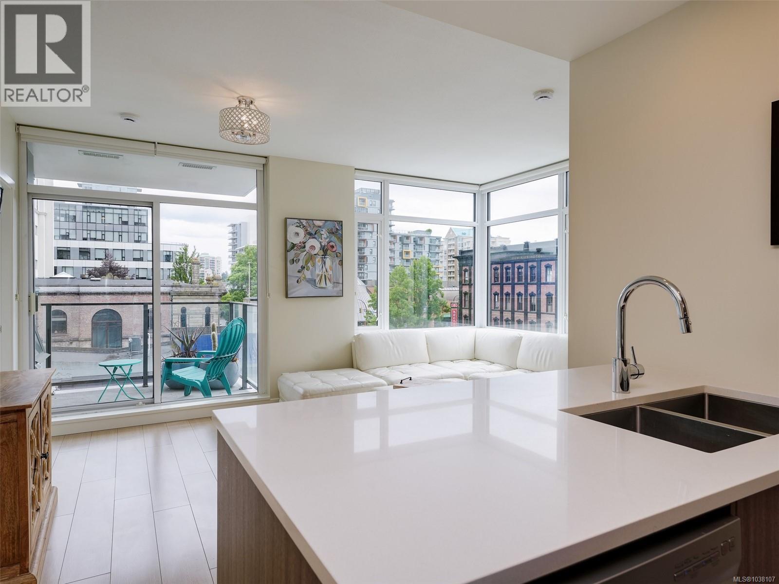#405 728 Yates St - 10