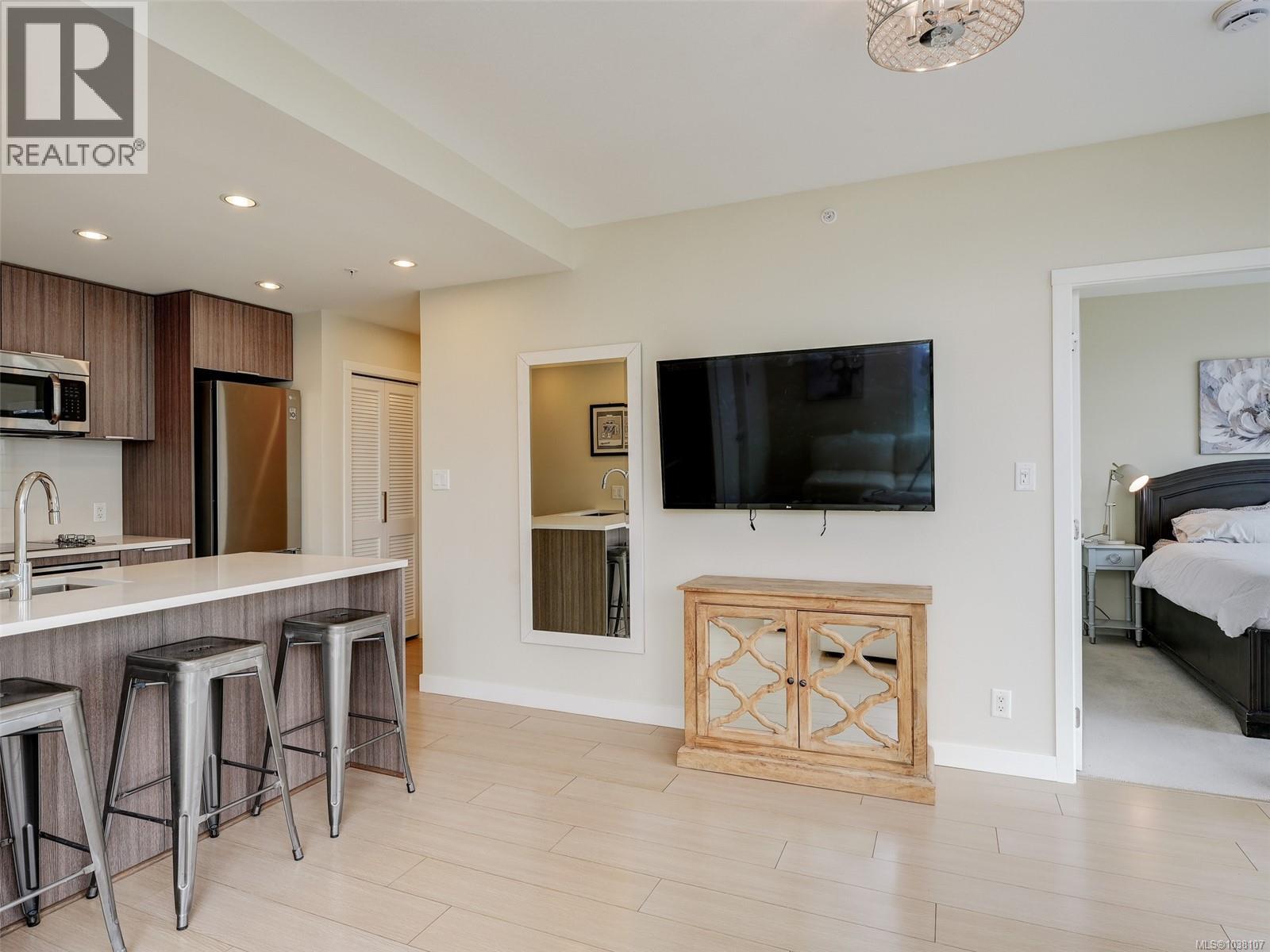 #405 728 Yates St - 11