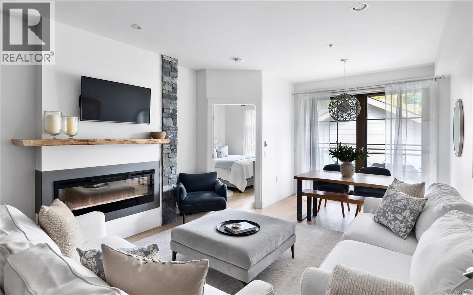 202 2580 Penrhyn Street - photo 2