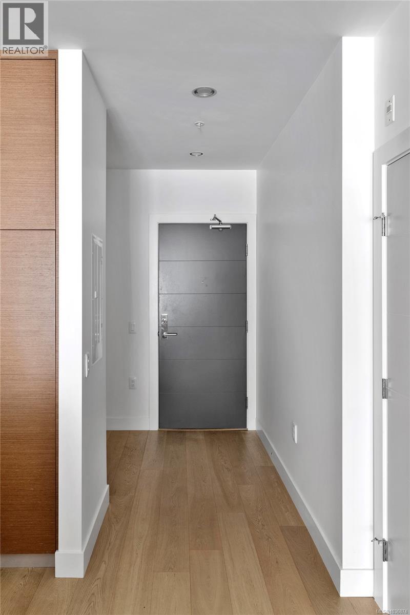 #202 2580 Penrhyn St - Image 3
