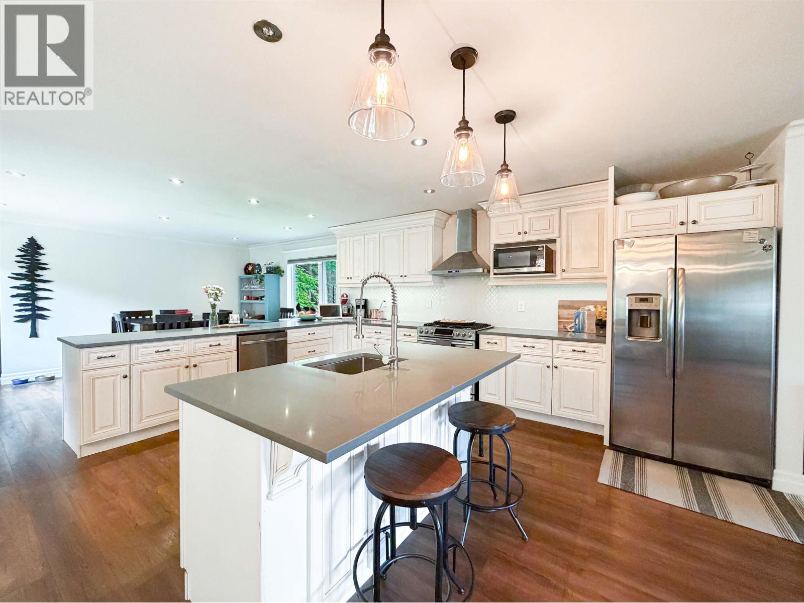 87 ANGLE STREET - 8