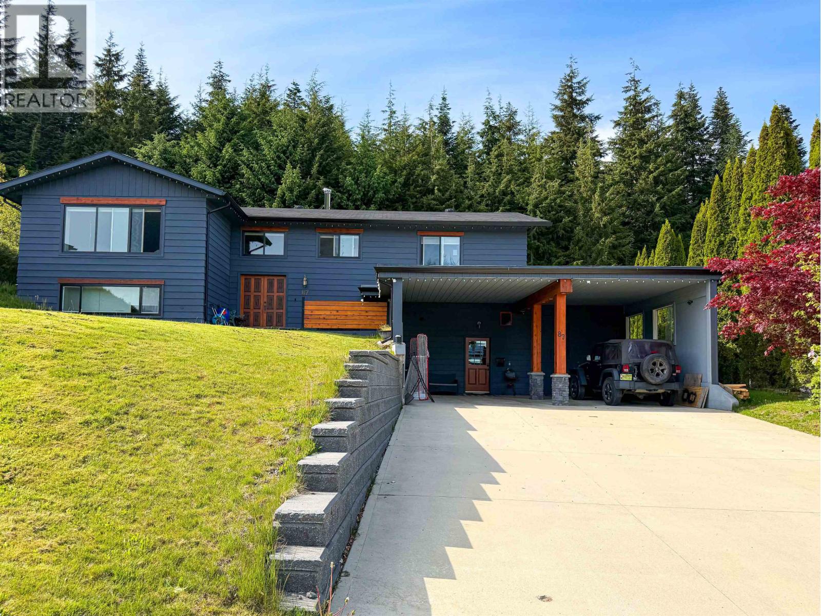 87 ANGLE Street - photo 2