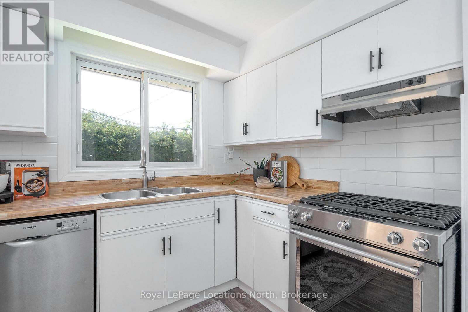 26 DICKSON ROAD - 16