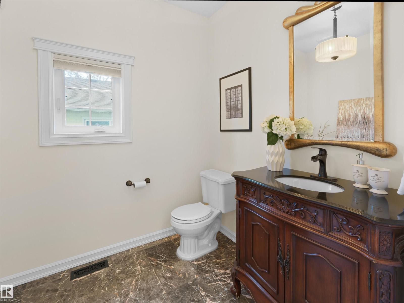 5407 109 ST NW - 15