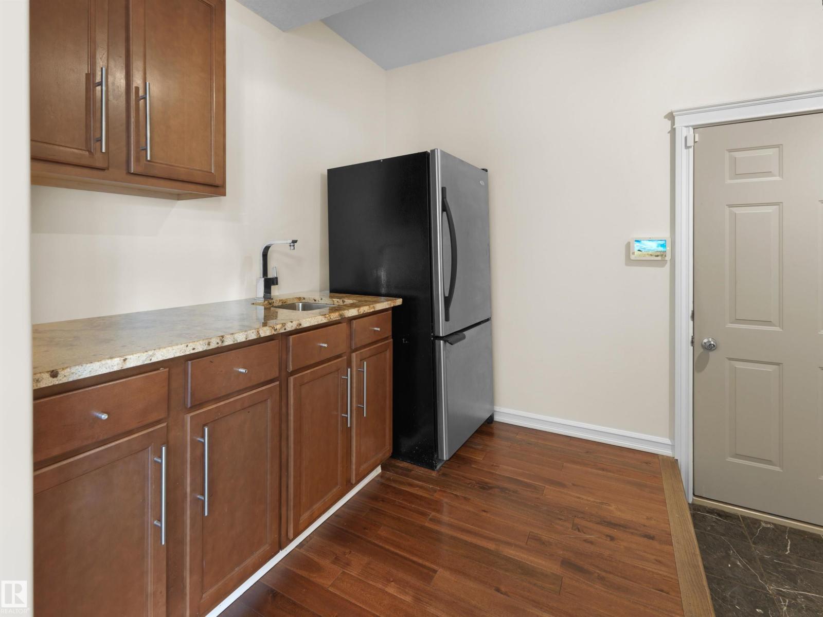 5407 109 ST NW - 16